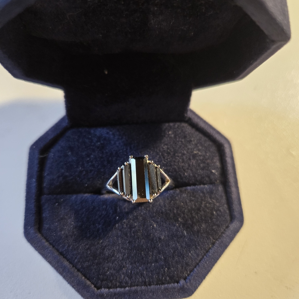 Elegant Silver and Black Zircon Women's Ring